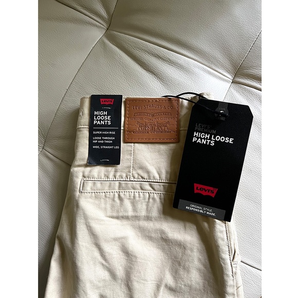 Levi’s High Loose Khaki Pants - Size 25x30 - Picture 6 of 6
